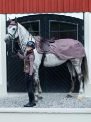 Bederní deka Equestrian Stockholm Amaranth