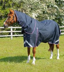 Nepromokavá výběhová deka pro koně Premier Equine Buster s krčním dílem 70g
