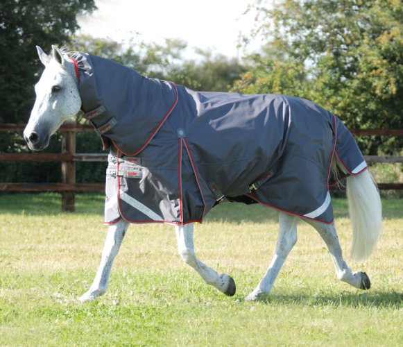 Nepromokavá výběhová deka pro koně Premier Equine Buster s krčním dílem 50g