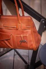 Penelope Maelys geräumige Handtasche