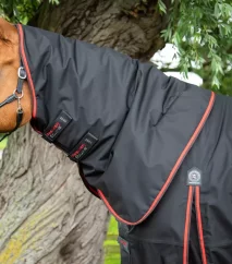 Nepromokavá deka Premier Equine Buster 420g s krčním dílem