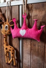 Horseguard crown toy for horses