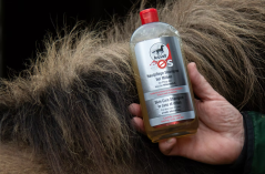 Jemný šampon na porušenou kůži, při letní vyrážce a při napadení roztoči SOS Hautpflege Shampoo (Láhev, 500 ml)