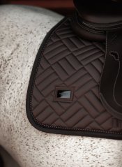 Podsedlová dečka Equestrian Stockholm Modern Mocha