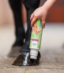 Přírodní olej na kopyta Bibi & Tina edice (200 ml) Bense a Eicke