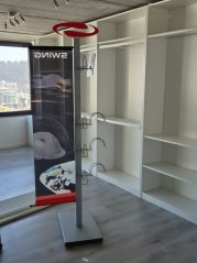 Stojan na přilby - VÝSTAVNÍ KUS