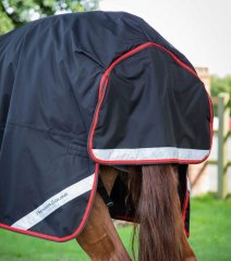 Nepromokavá deka pro koně s vyšším krkem Premier Equine Buster Hardy 400g