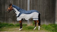 Síťová deka s nepromokavými zády Equitheme Tyrex Combofly 600D